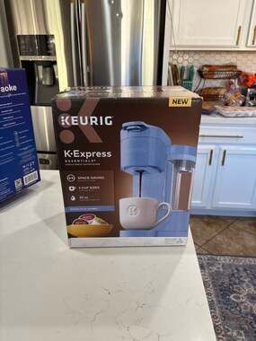 Brand New Keurig K-Express Essentials Single Serve K-Cup Pod Coffee Maker in Blu